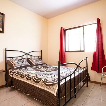 Flor De Katty Hostel Airport Río Segundo المظهر الخارجي الصورة