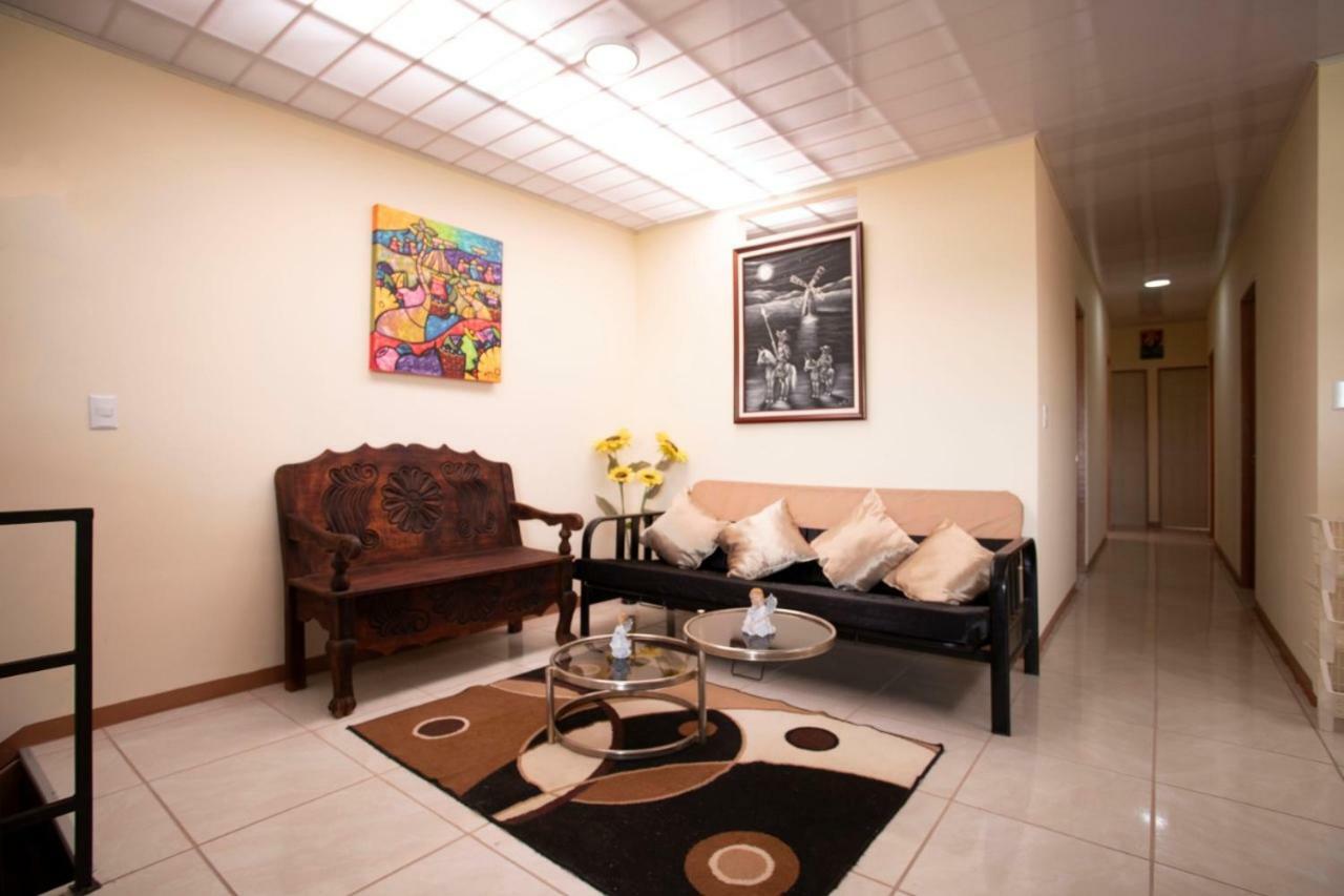 Flor De Katty Hostel Airport Río Segundo المظهر الخارجي الصورة