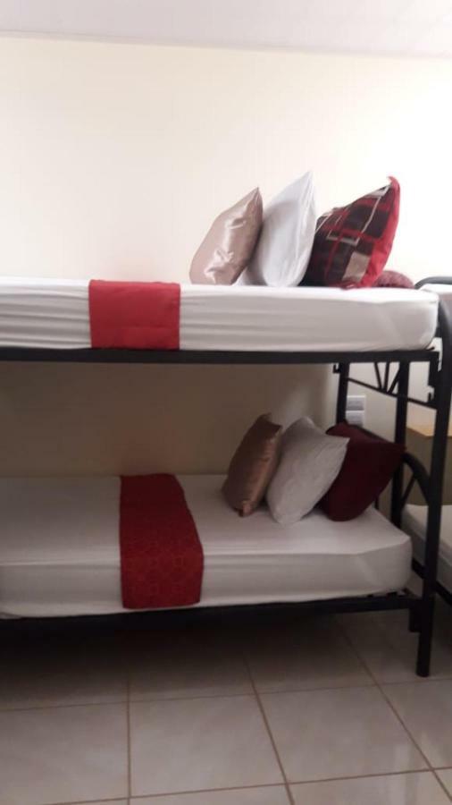 Flor De Katty Hostel Airport Río Segundo المظهر الخارجي الصورة