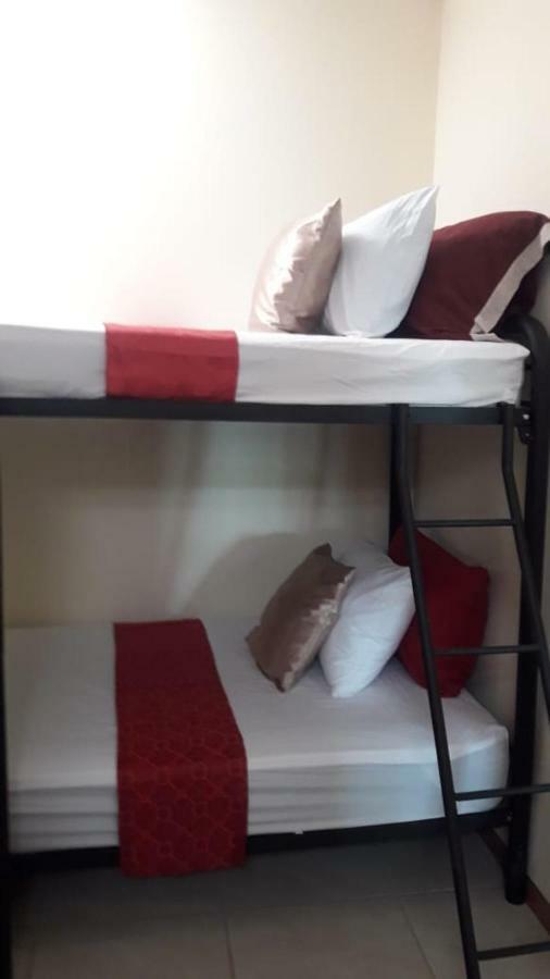 Flor De Katty Hostel Airport Río Segundo المظهر الخارجي الصورة